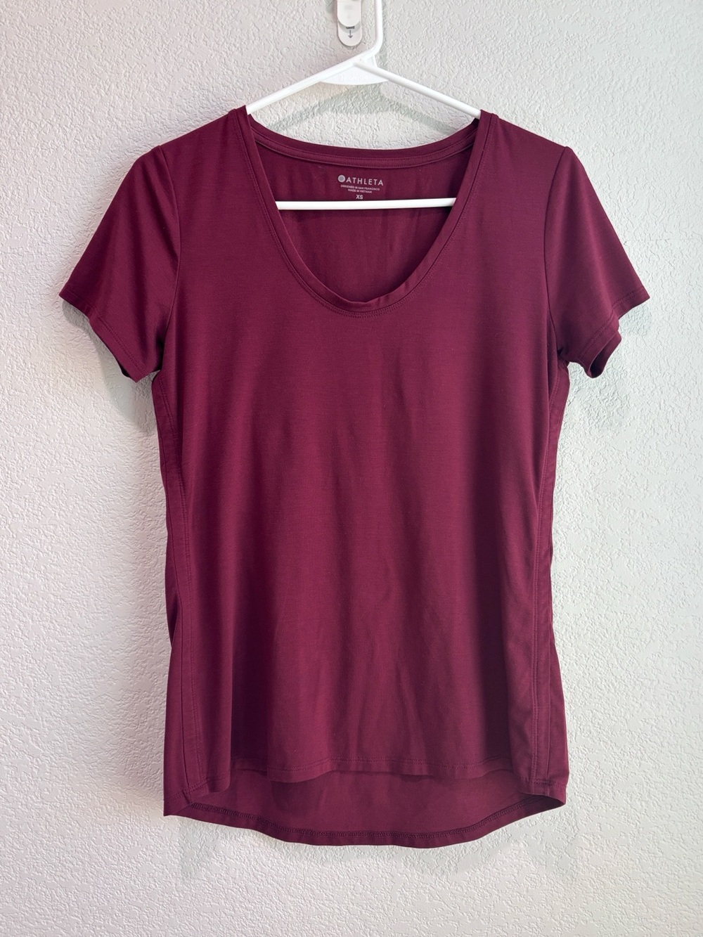 Athleta V-Neck Short Sleeve T Shirt Maroon Women’s Size XS